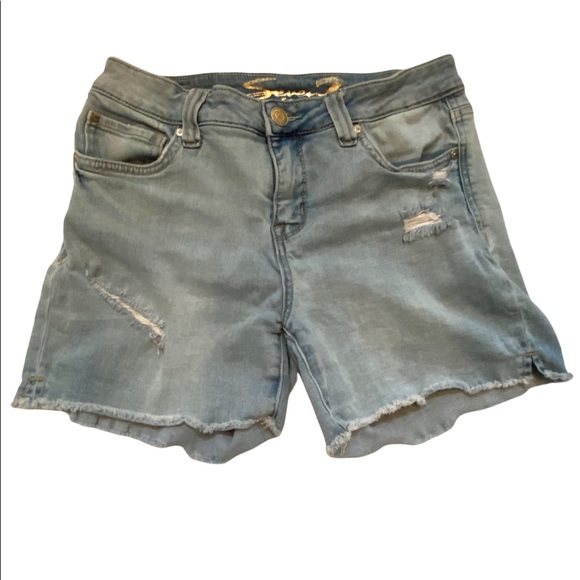 Seven7 Weekend Short High-Rise Jean Shorts with Mild Distressing Size 4 - Picture 1 of 13